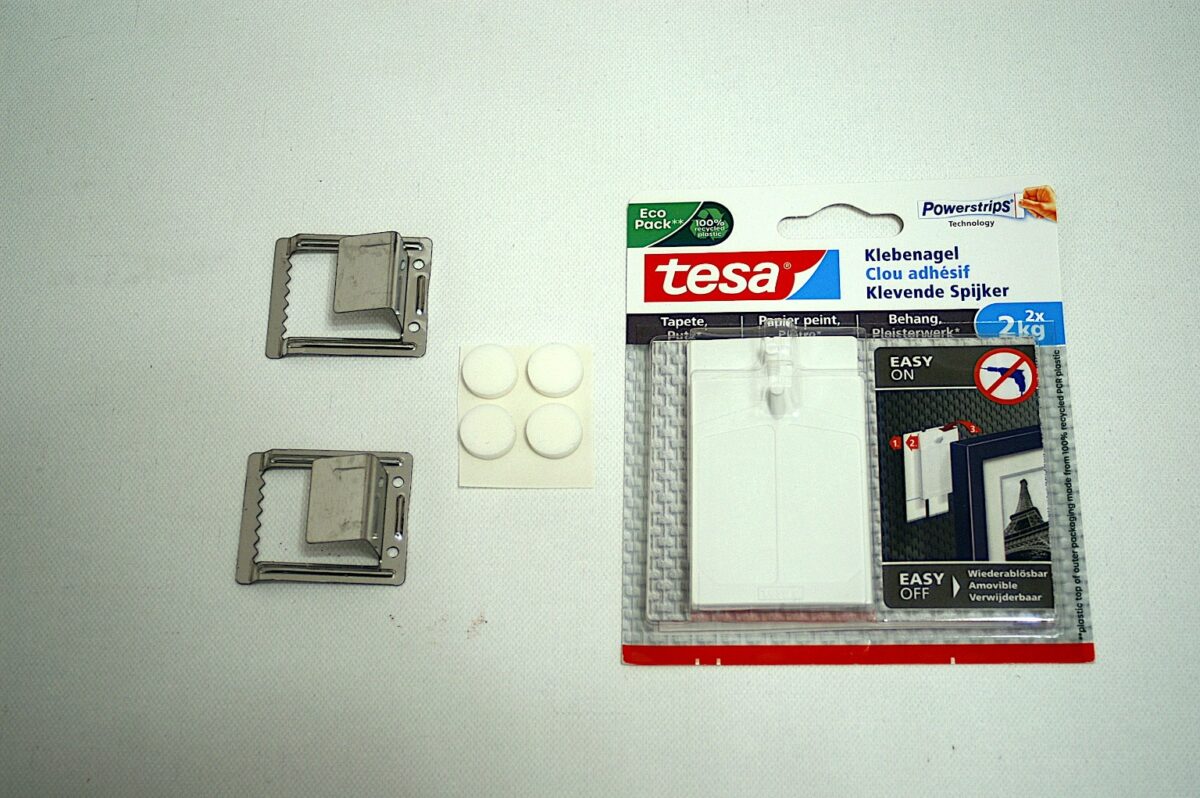 Einzelteile der Einfachen Aufhängung für Standardkeilrahmen Variante II zum kleben - Galerie Alte Schule