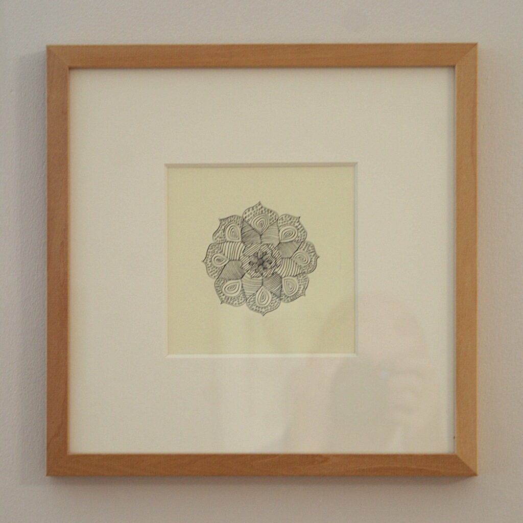 BLUME von Anna Wiese, Tusche auf Karton 14 x 14 cm, gerahmt in heller Birke - Galerie Alte Schule